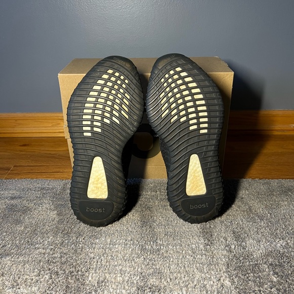 Yeezy Boost 350 V2 Black (Non-Reflective) - Picture 6 of 7